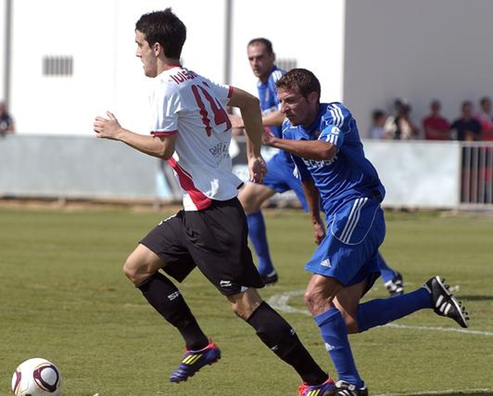 La Balona golea al Sevilla Atlético y es más líder. 

Foto: Manuel Gomez