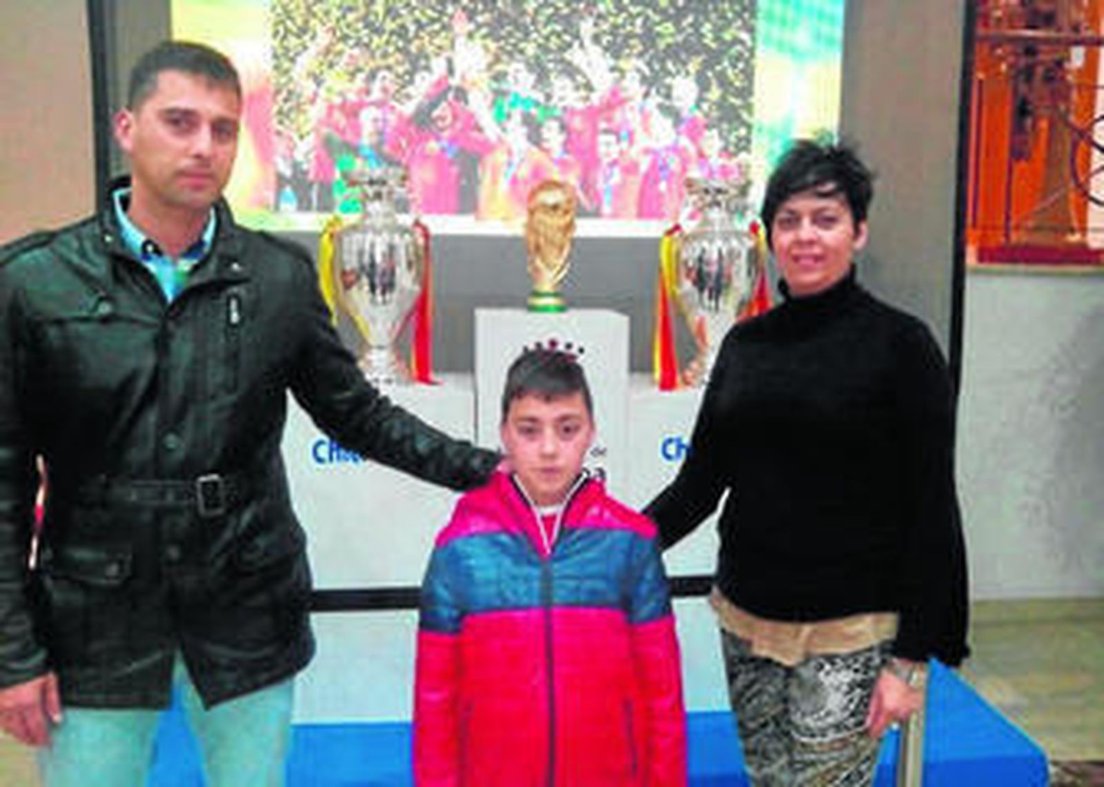 Imagen de Sonia Reyes y Domingo Javier Jiménez con su hijo.