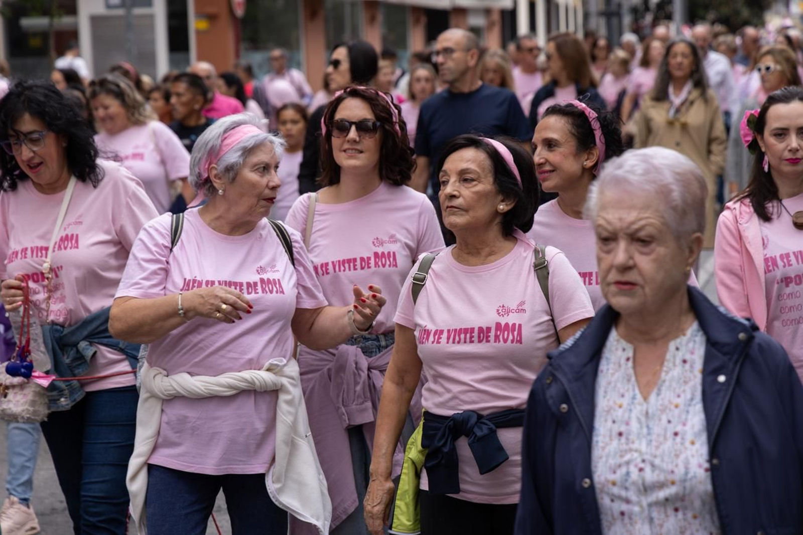Jaén se viste de rosa con una marcha reivindicativa contra el cáncer de mama