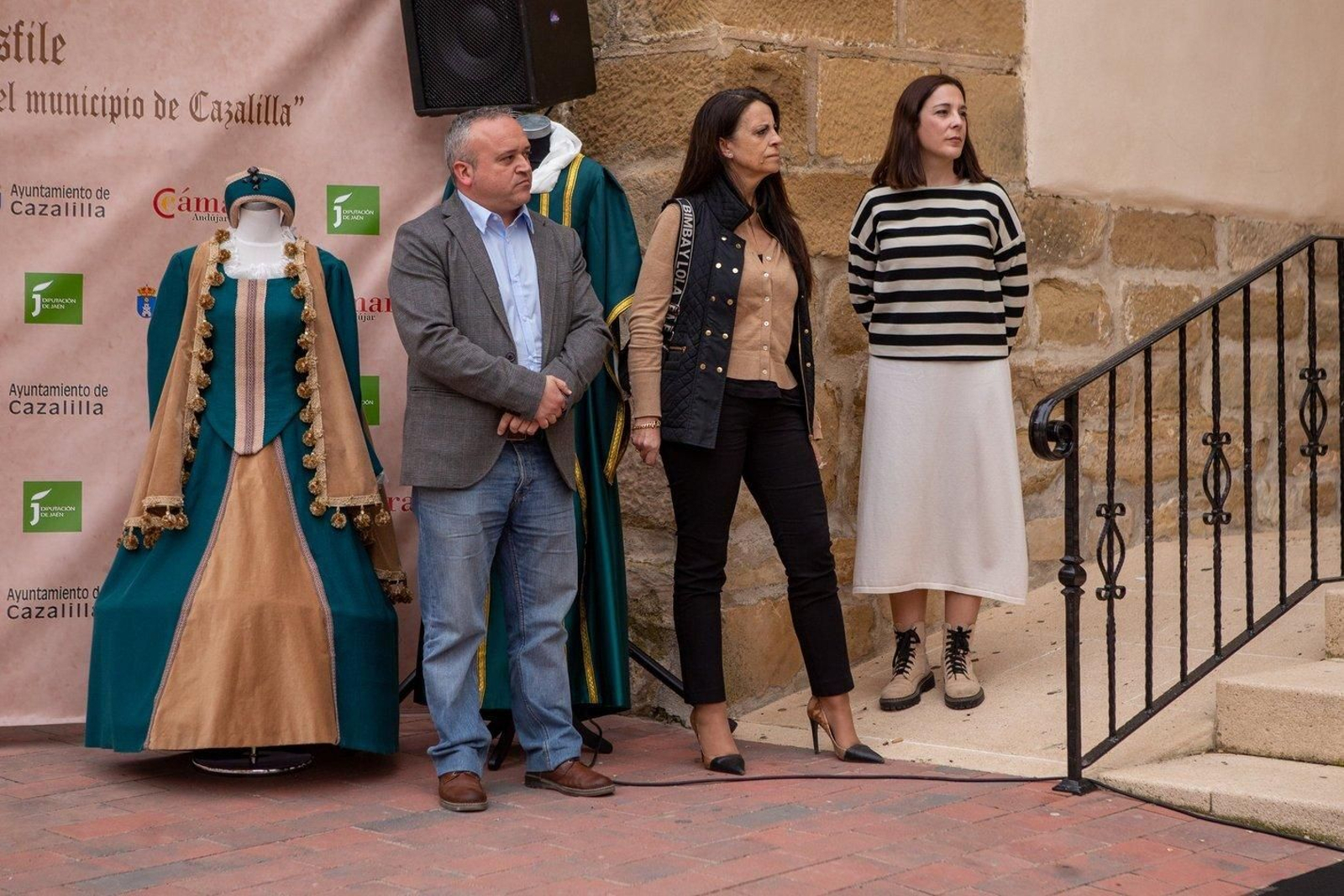 Desfile de los trajes renacentistas confeccionados por mujeres de Cazalilla.