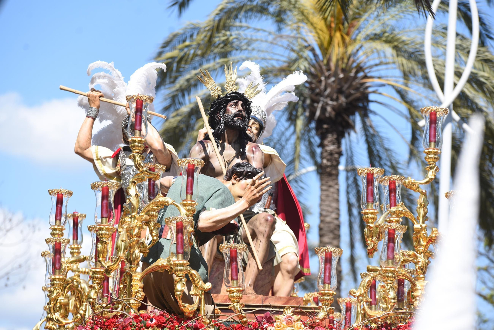 Las imágenes de la procesión de La Merced este Lunes Santo en Córdoba