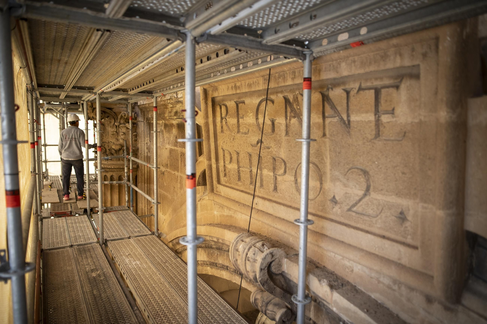 La restauración de la torre de la Catedral de Granada, desde dentro
