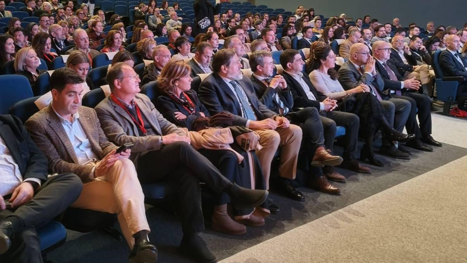 Público asistente al acto de Cruz Roja.