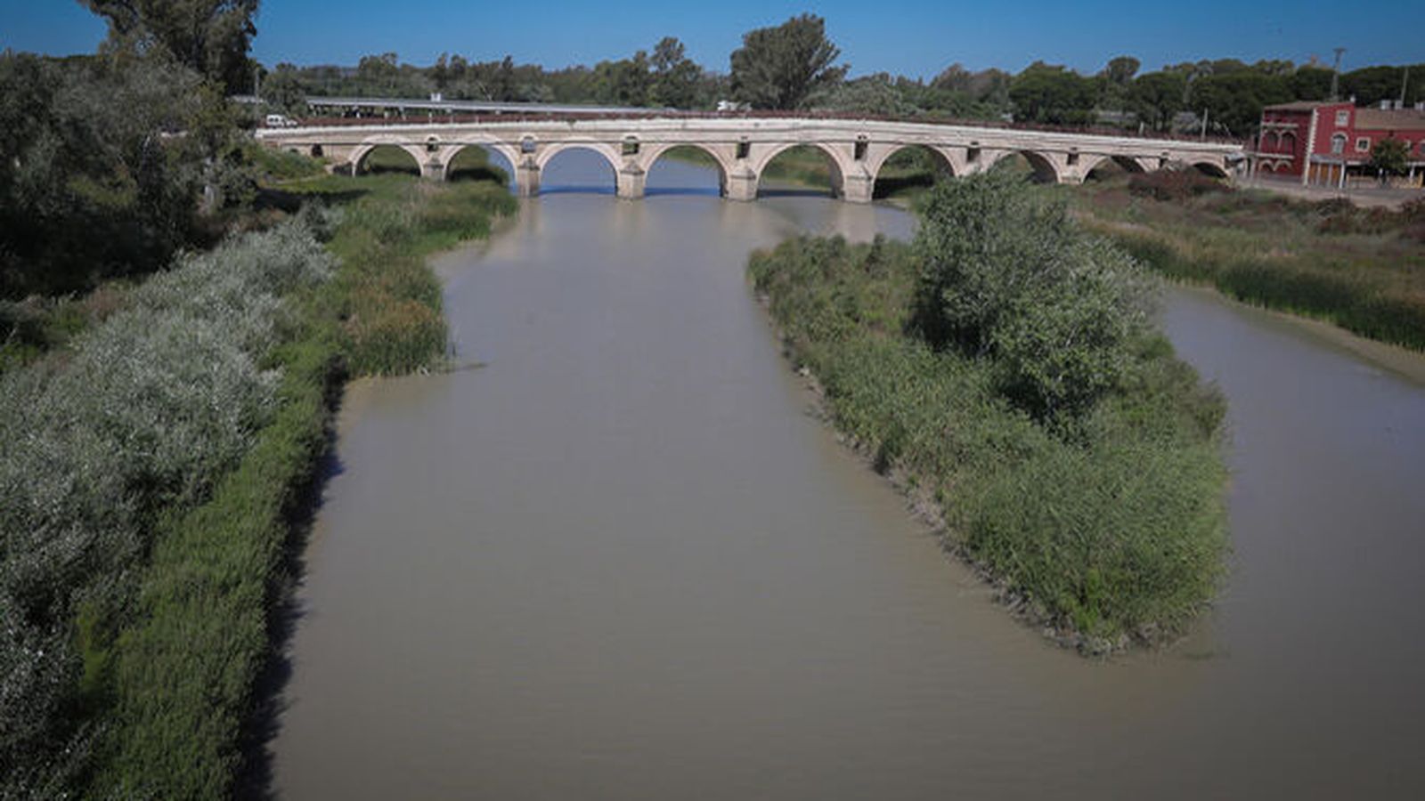 Imagen de archivo del río Guadalete a la altura del puente de La Cartuja.