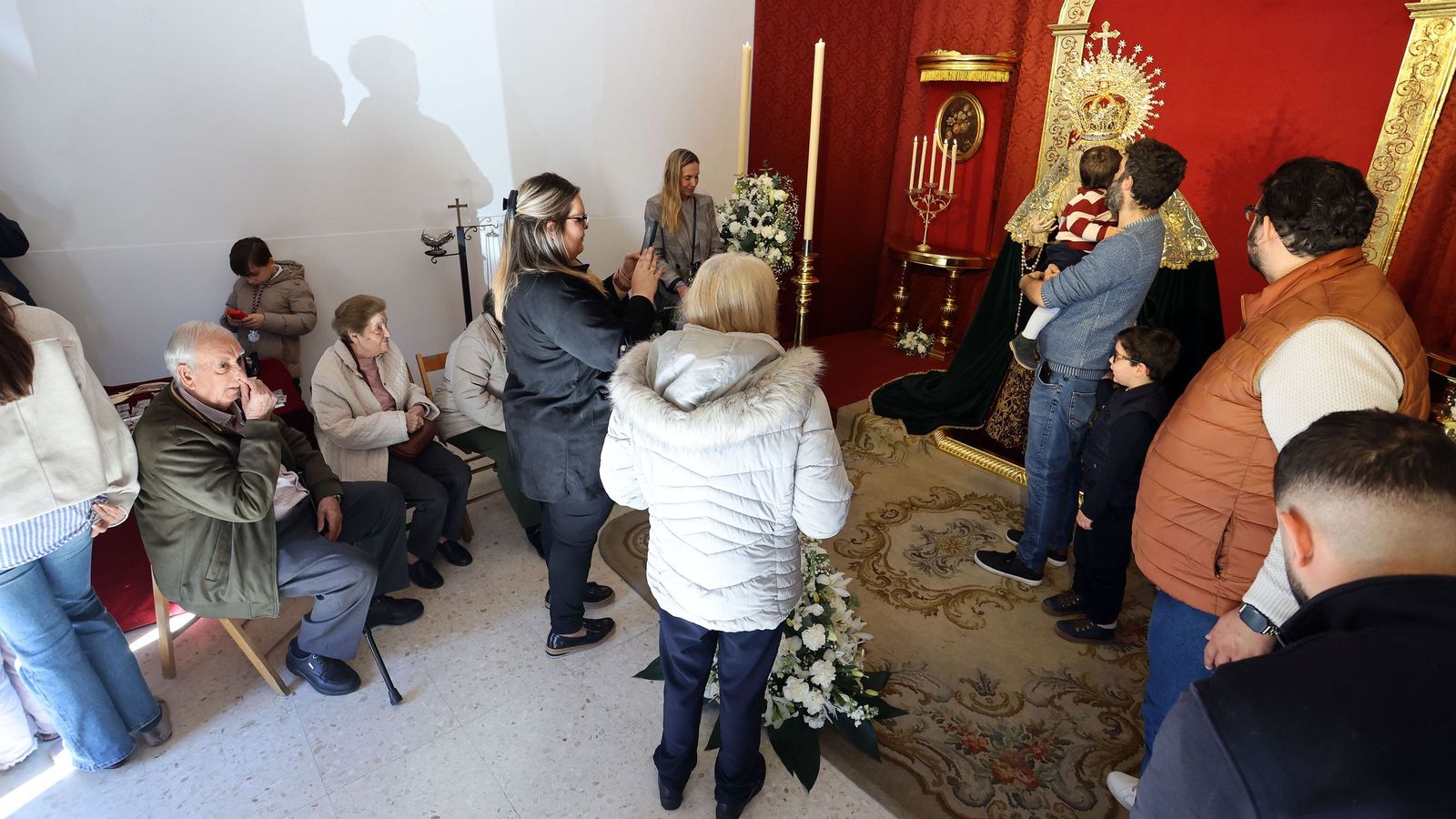 Imágenes de los besapiés y besamanos del Primer Domingo de Cuaresma en Jerez
