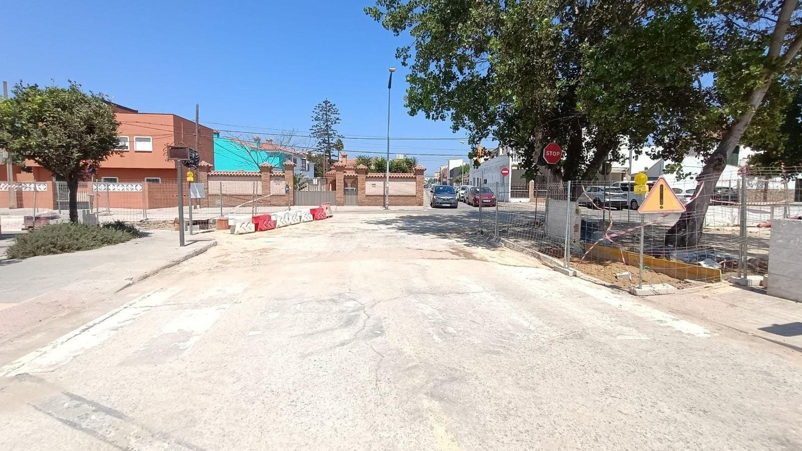 Reabre al tráfico el cruce de la avenida Diputación con la carretera del Rinconcillo, en la esquina del aparcamiento de Los Pulpos.
