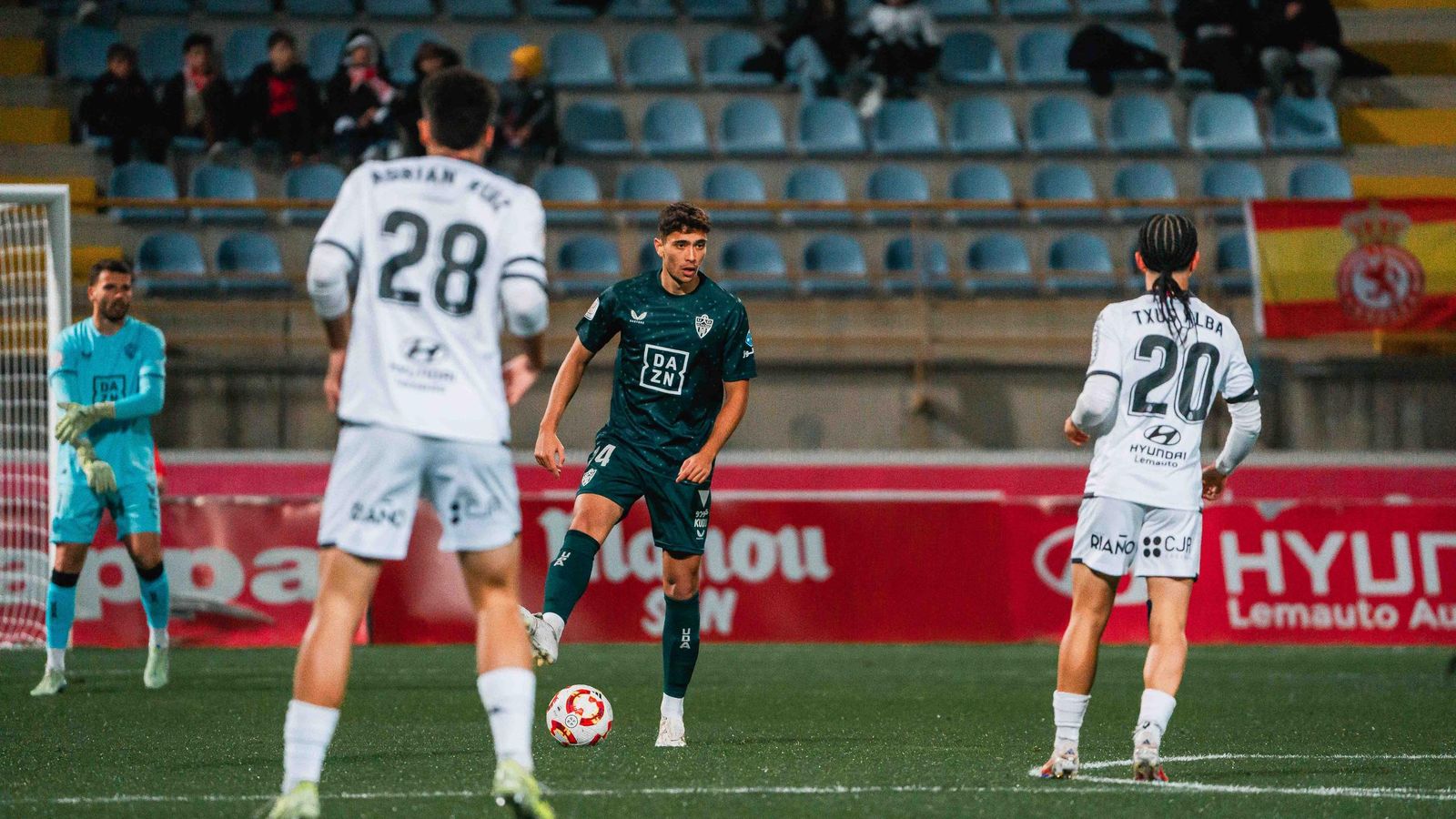 El canterano Quintanilla es una de las opciones para acompañar a Lopy ante la baja de Melero por sanción