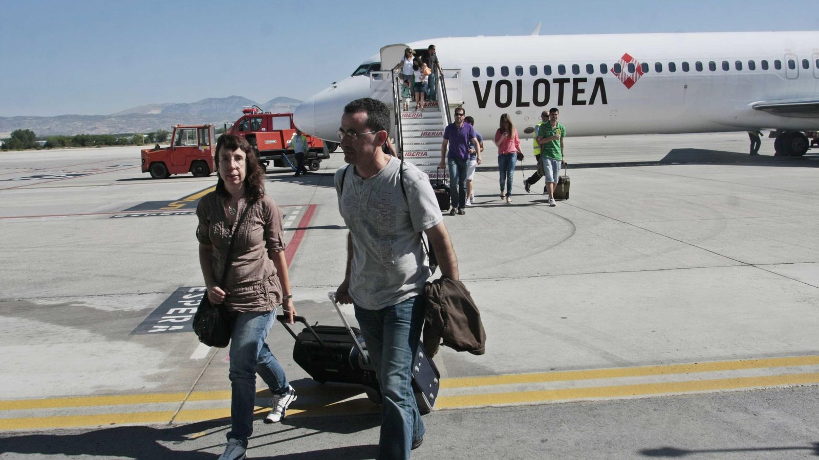 OTRAS COMPAÑÍAS. Monarch, Spanair, Transavia, Clickair, Blu-express y Volotea llegaron a operar en Granada. Otras ni eso: Helitt vendió billetes pero no voló OTRAS COMPAÑÍAS. Monarch, Spanair, Transavia, Clickair, Blu-express y Volotea llegaron a operar en Granada. Otras ni eso: Helitt vendió billetes pero no voló