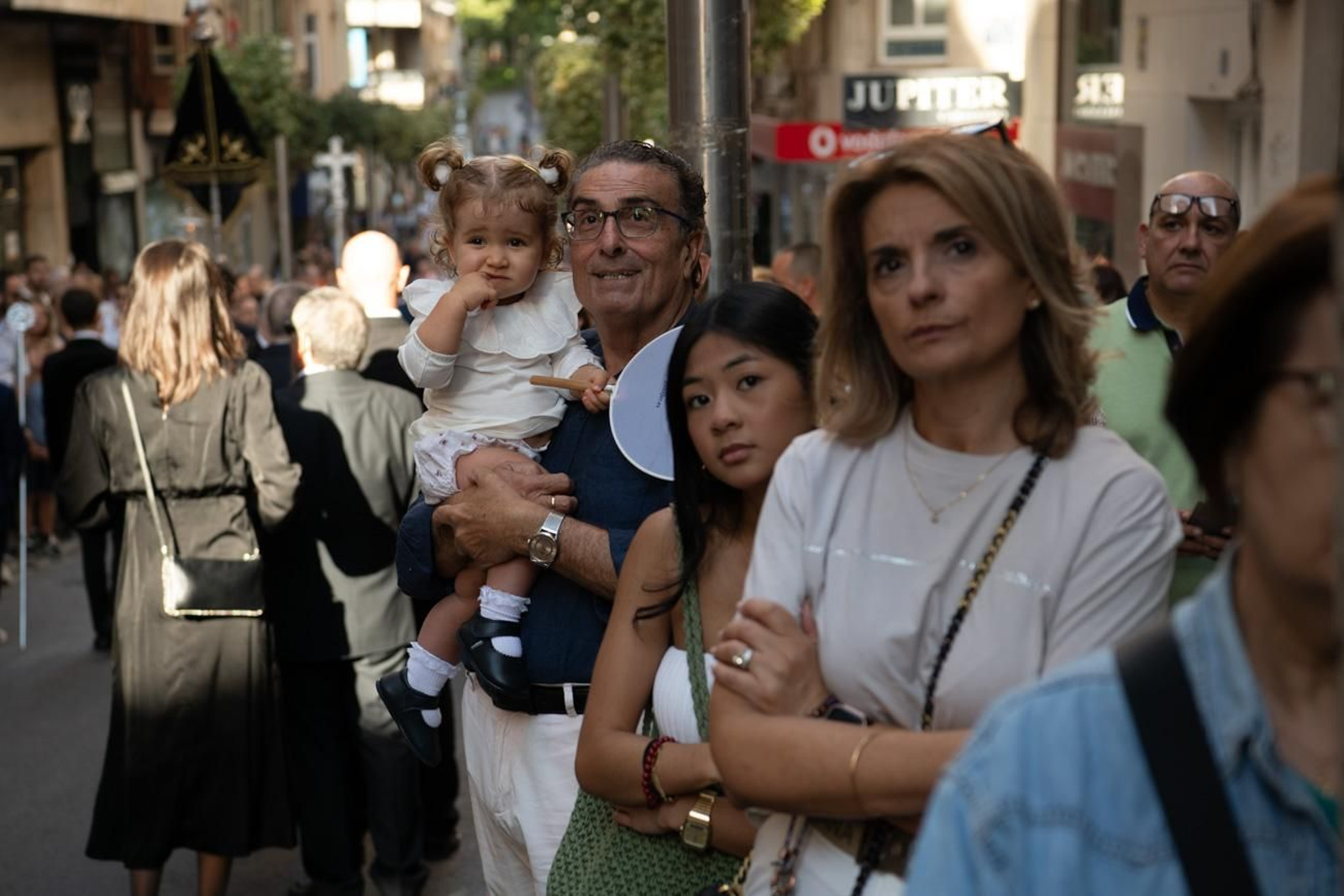 El pueblo de Jaén abraza con solemnidad a El Abuelo en la Magna, en imágenes