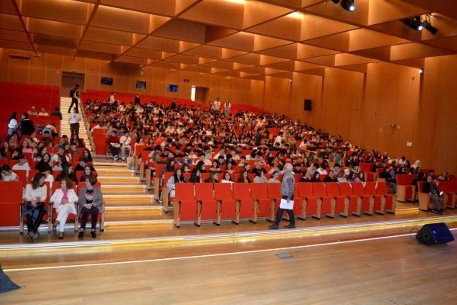 En esta primera jornada han sido unos 700 los estudiantes que han visitado el campus de la Universidad de Almería