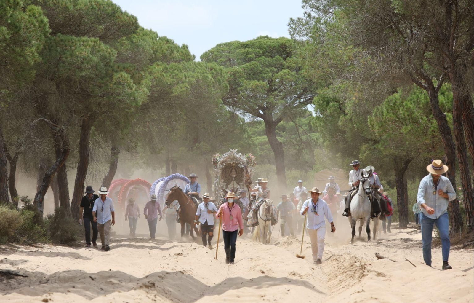 Imágenes de la Hermandad del Rocío de Jerez el jueves por el Coto