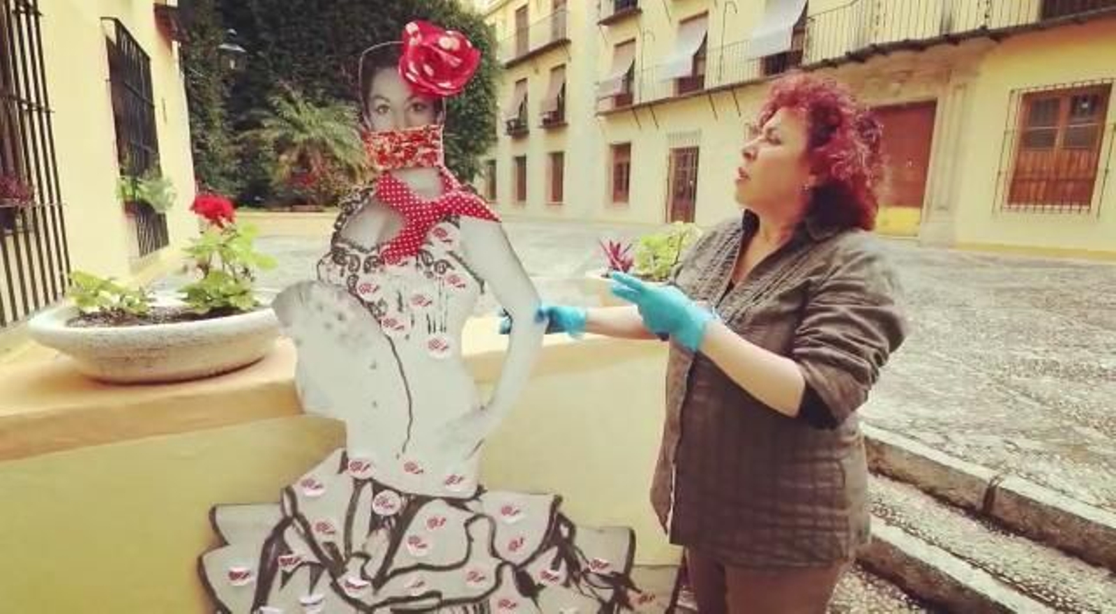 Fátima Canca, junto a la imagen de Lola Flores.