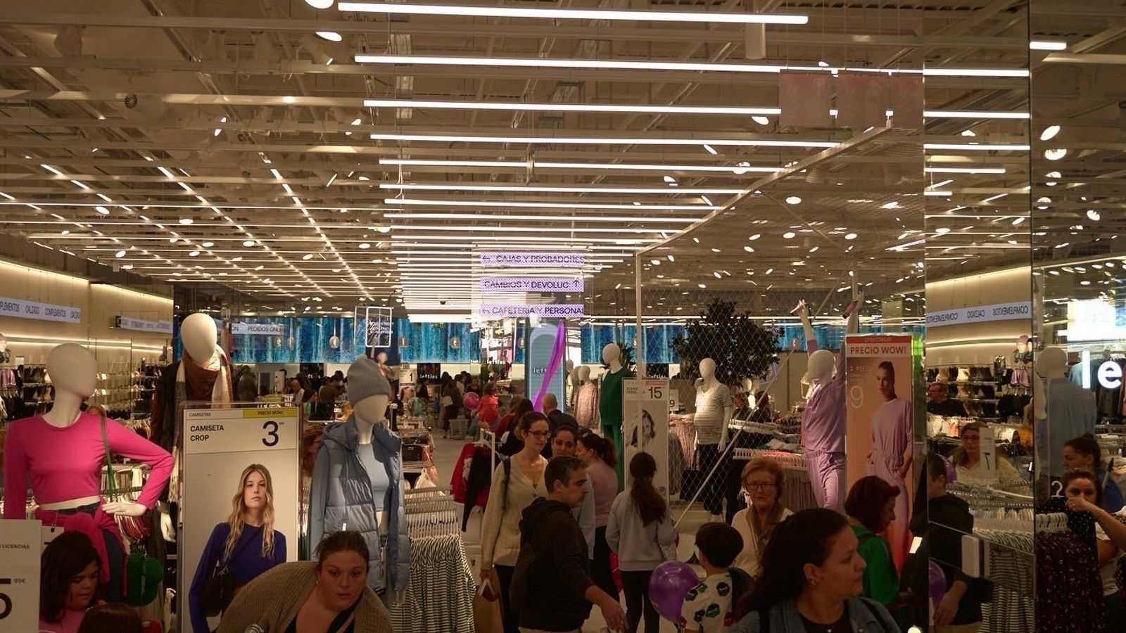 Inauguración de la primera tienda digital de Lefties en Way Dos Hermanas.