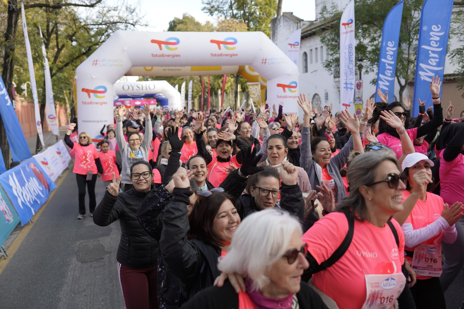 Búscate en las fotos de la Carrera de la Mujer de Sevilla