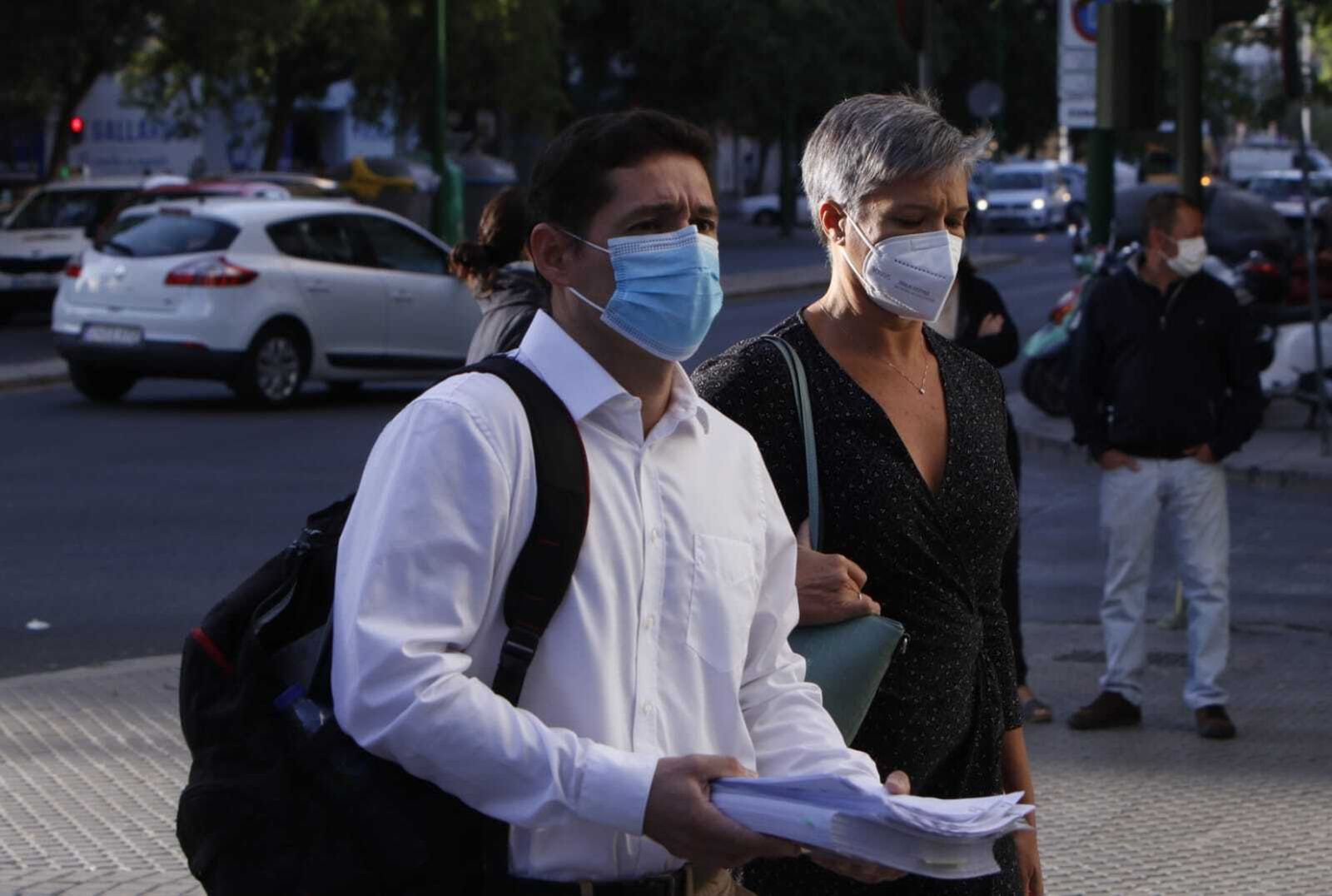 Miguel López Adán llegando a los juzgados