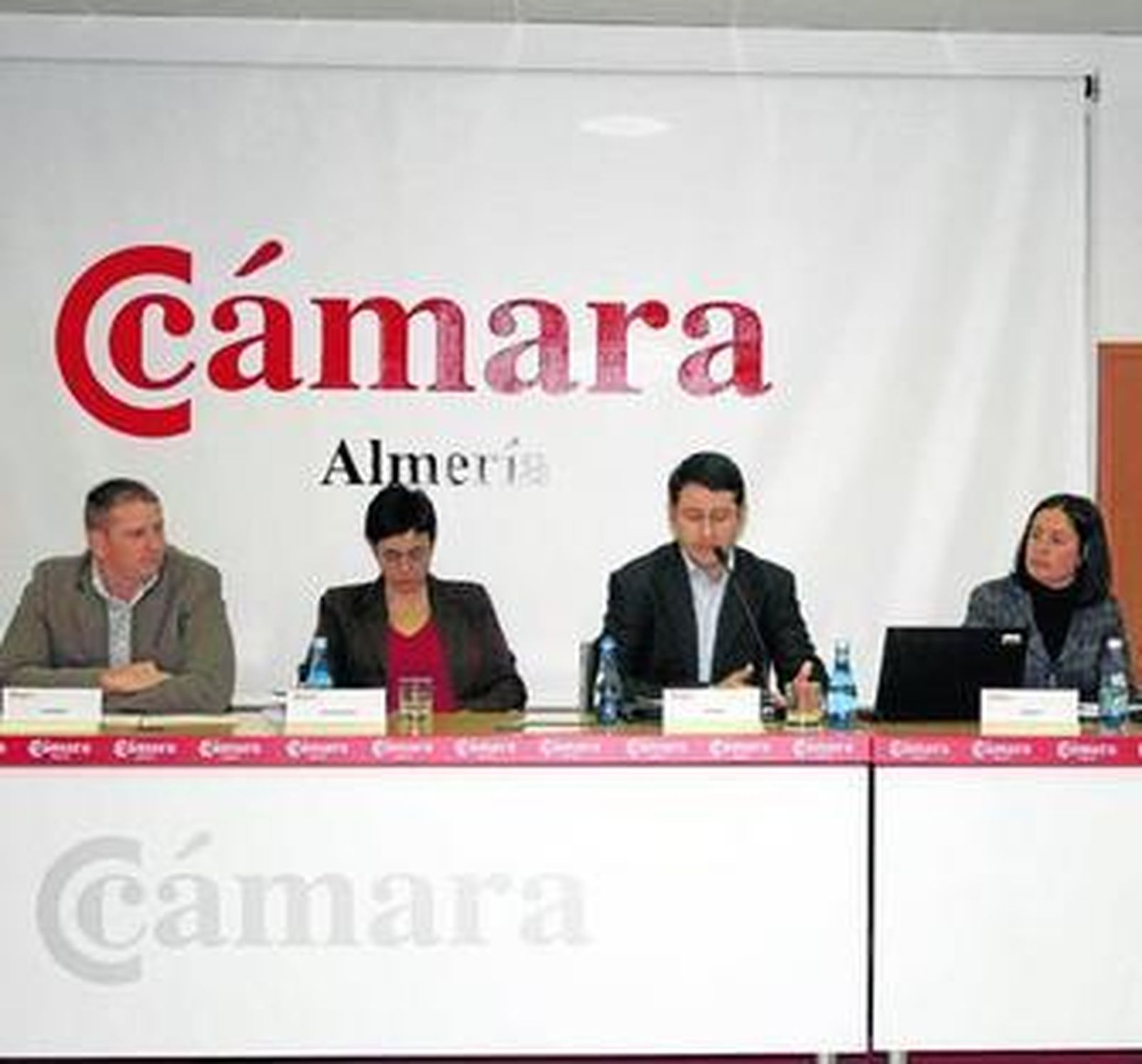 Las charlas contaron con más de un centenar de asistentes.