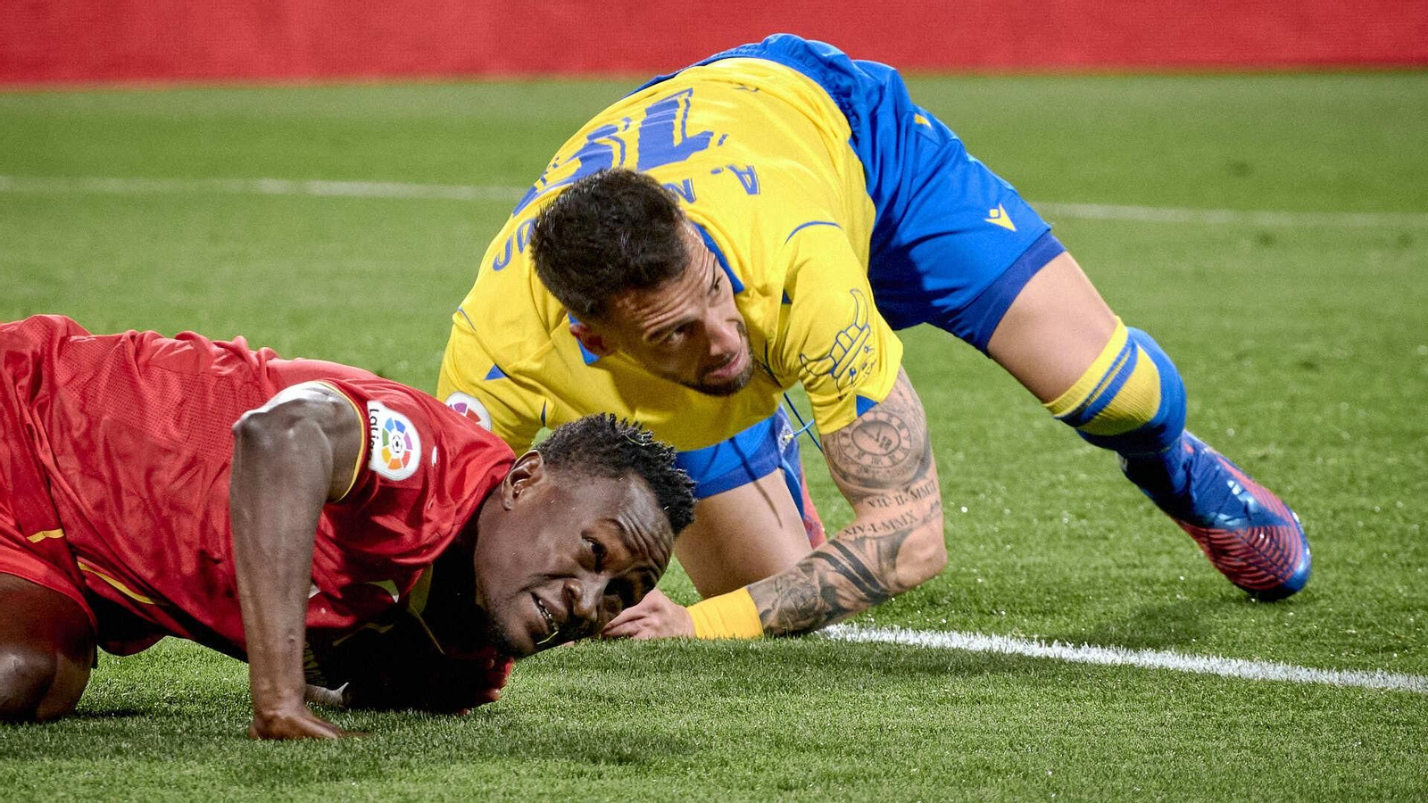 Partido de fútbol entre el Cádiz CF y el Getafe CF.