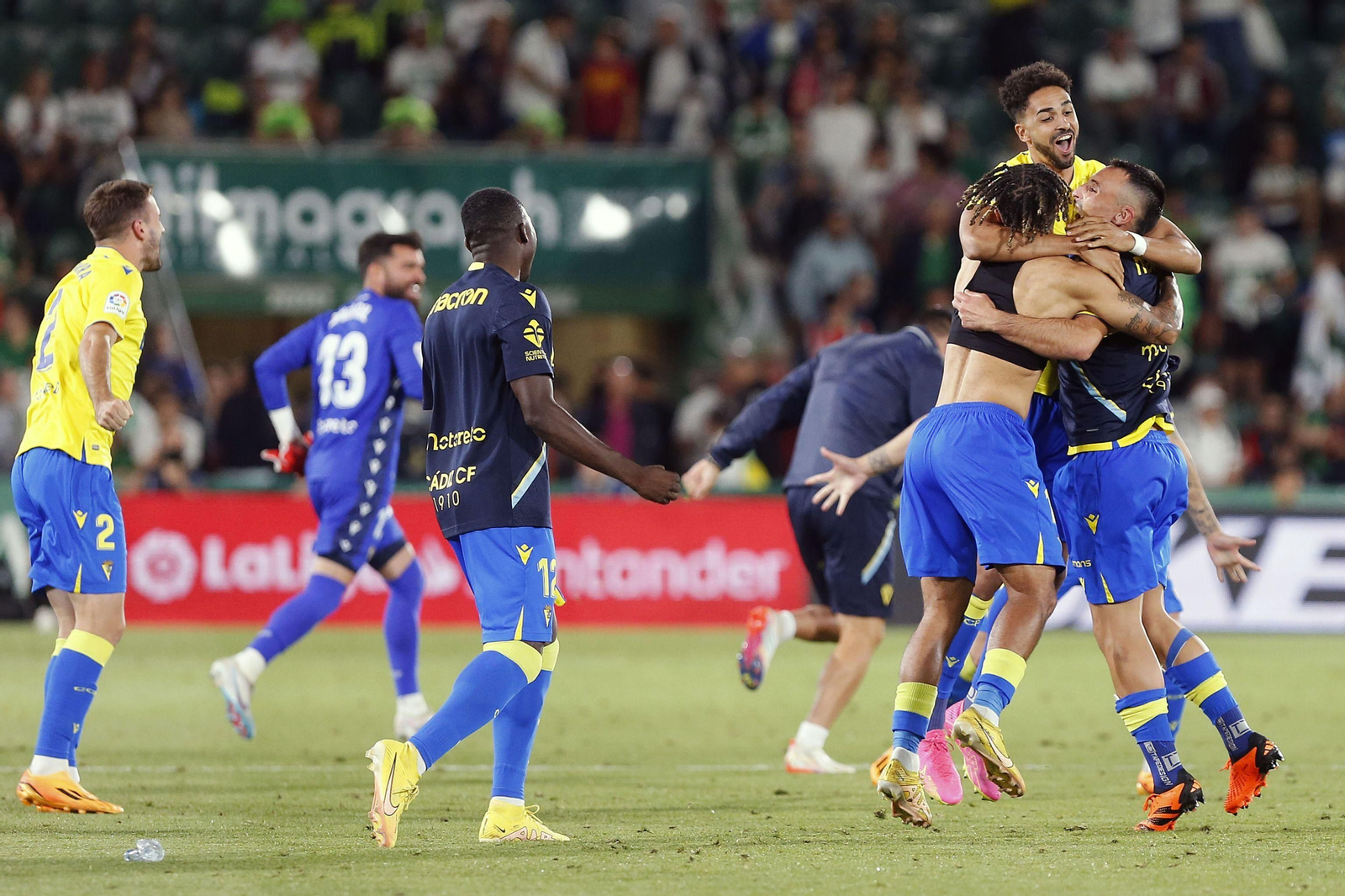 Las imágenes del Elche-Cádiz, el inolvidable partido de la permanencia