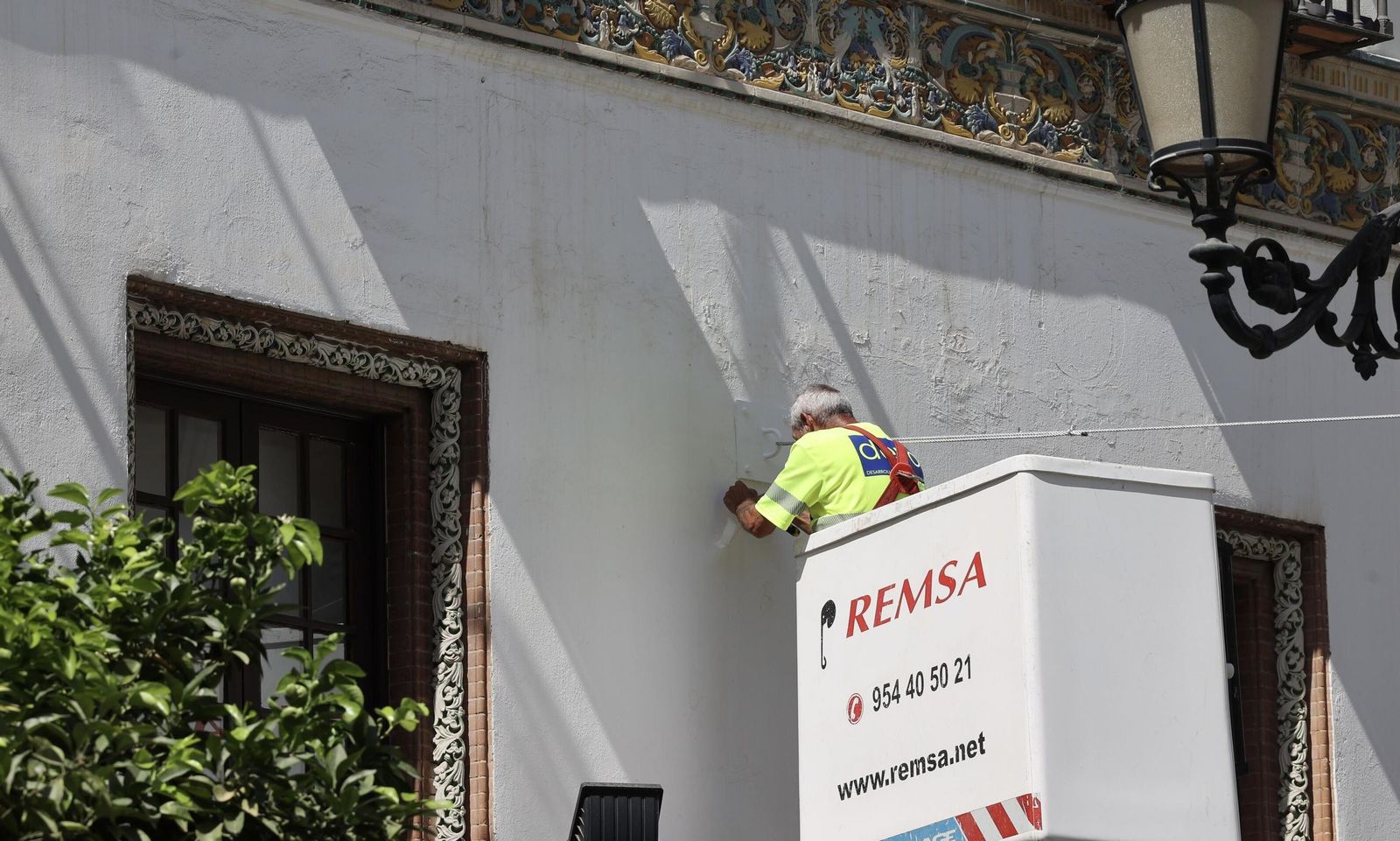 Pintura para bajar el impacto de los toldos de la Avenida