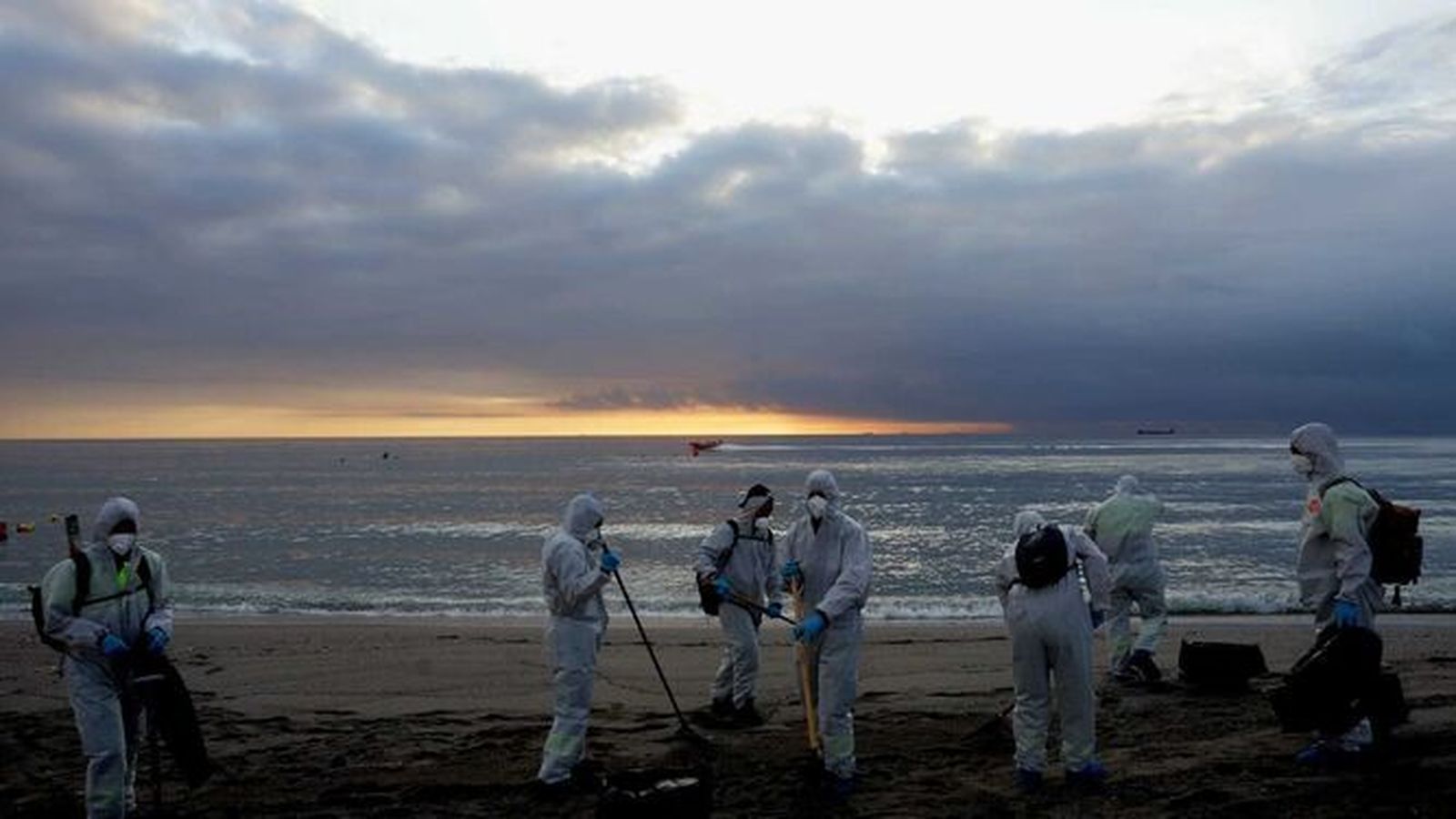Batida de limpieza este martes en las playas de la Línea