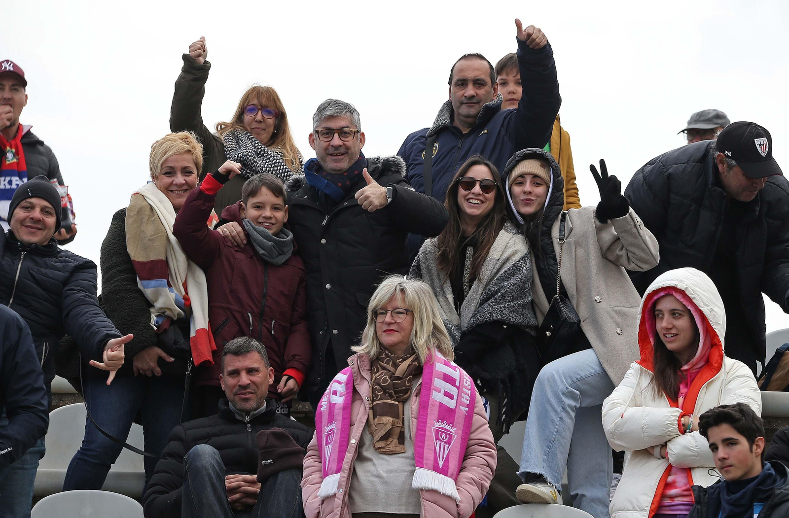 Fotos de la afición durante el Algeciras - Badajoz en el Nuevo Mirador