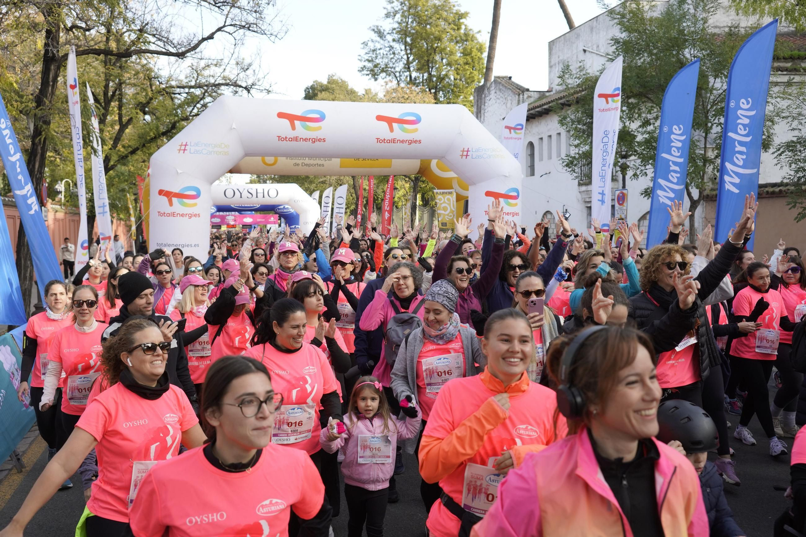 Búscate en las fotos de la Carrera de la Mujer de Sevilla