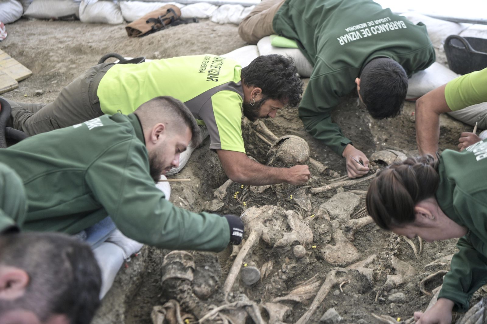 La tercera campaña de exhumaciones en el Barranco de Víznar, en imágenes