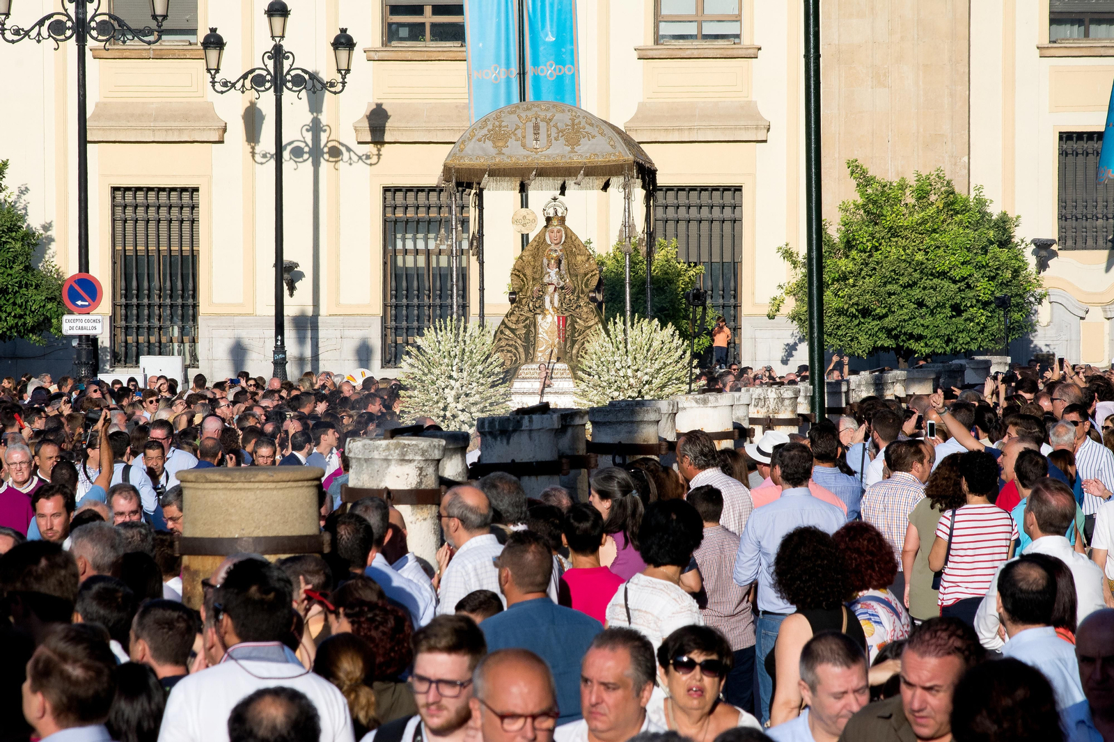 El sol del 15 de agosto iluminó a la Virgen de los Reyes