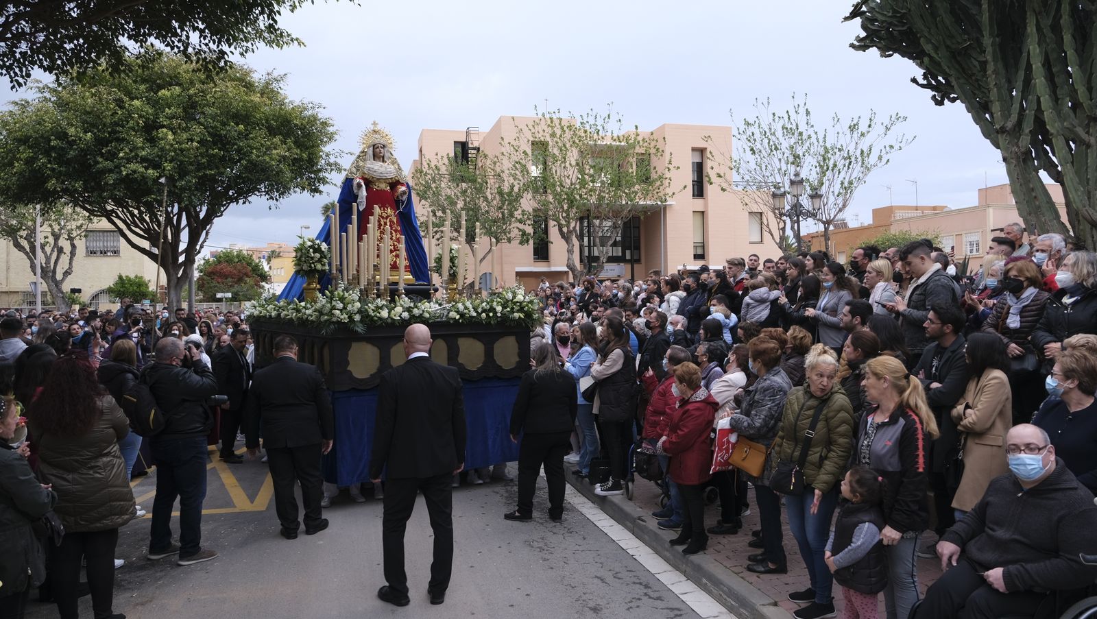 Procesión del Encuentro en Almería, en imágenes.
