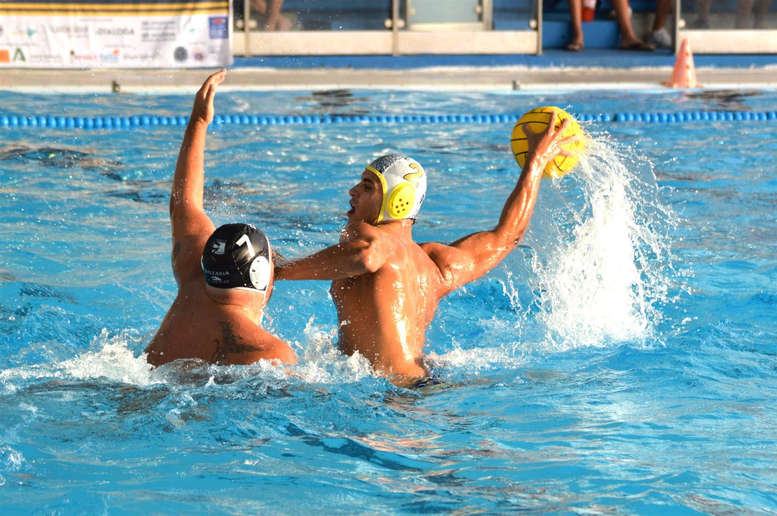 Un lanzamiento a portería de Daniel López Amores.