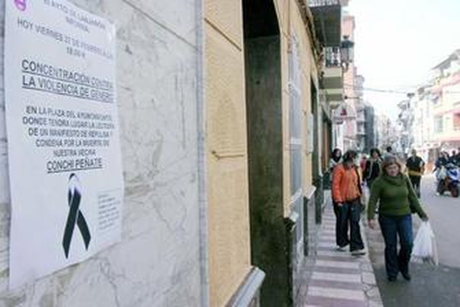 El Ayuntamiento de Lanjarón decretó ayer dos días de luto oficial, durante los cuales las banderas ondearán a media asta.