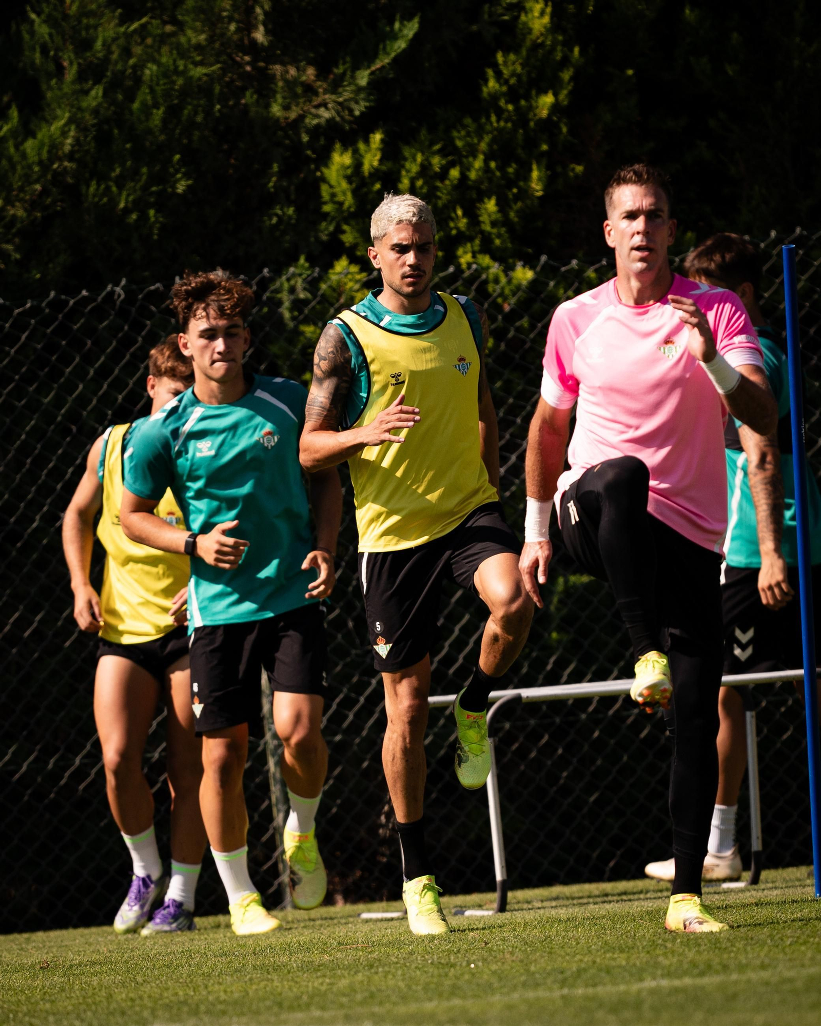 Las fotos del Betis con los recién llegados a Almancil