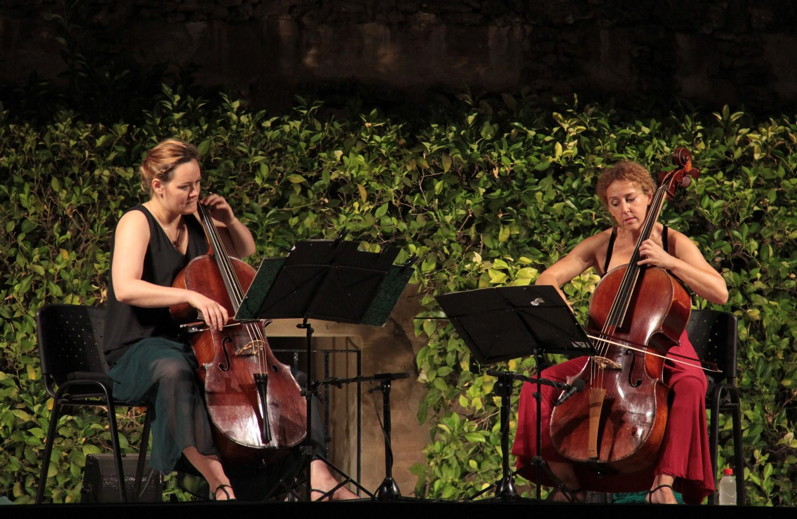 Anastasia Baraviera (izquierda) y Mercedes Ruiz en su recital del Alcázar