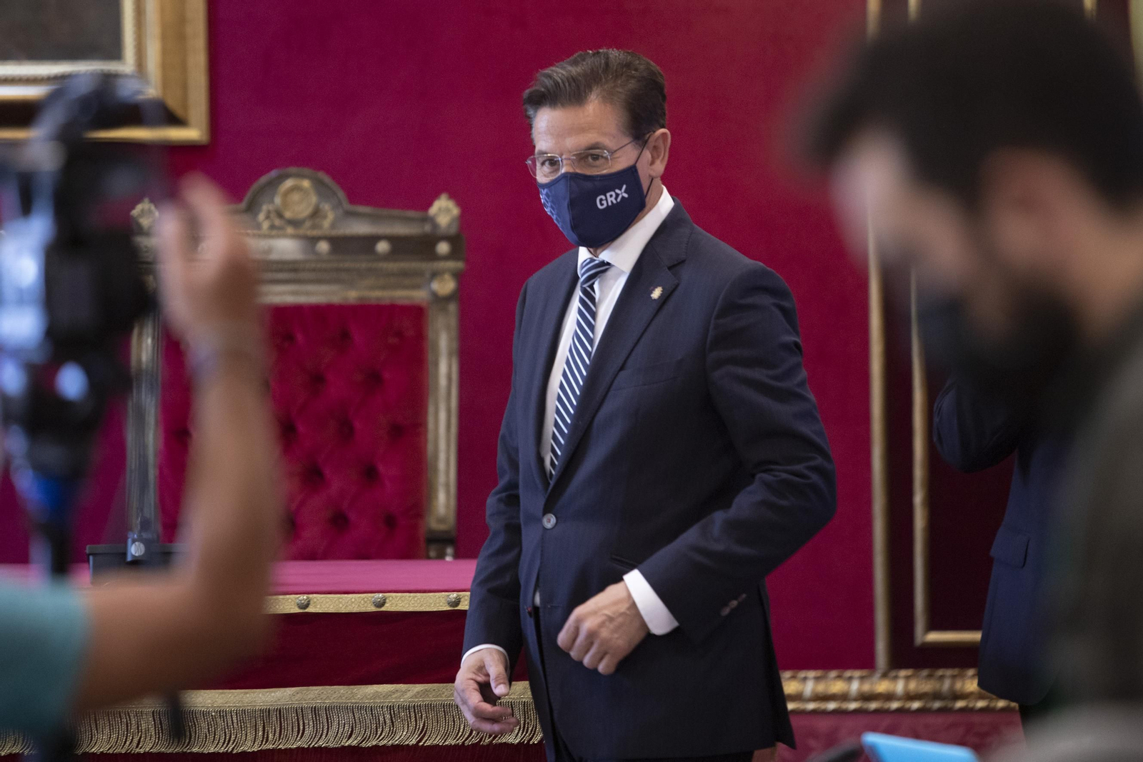 Un local, dos empleados y el "crédito correspondiente", la dotación de medios para el nuevo cargo del exalcalde de Granada Luis Salvador Un local, dos empleados y el "crédito correspondiente", la dotación de medios para el nuevo cargo del exalcalde de Granada Luis Salvador