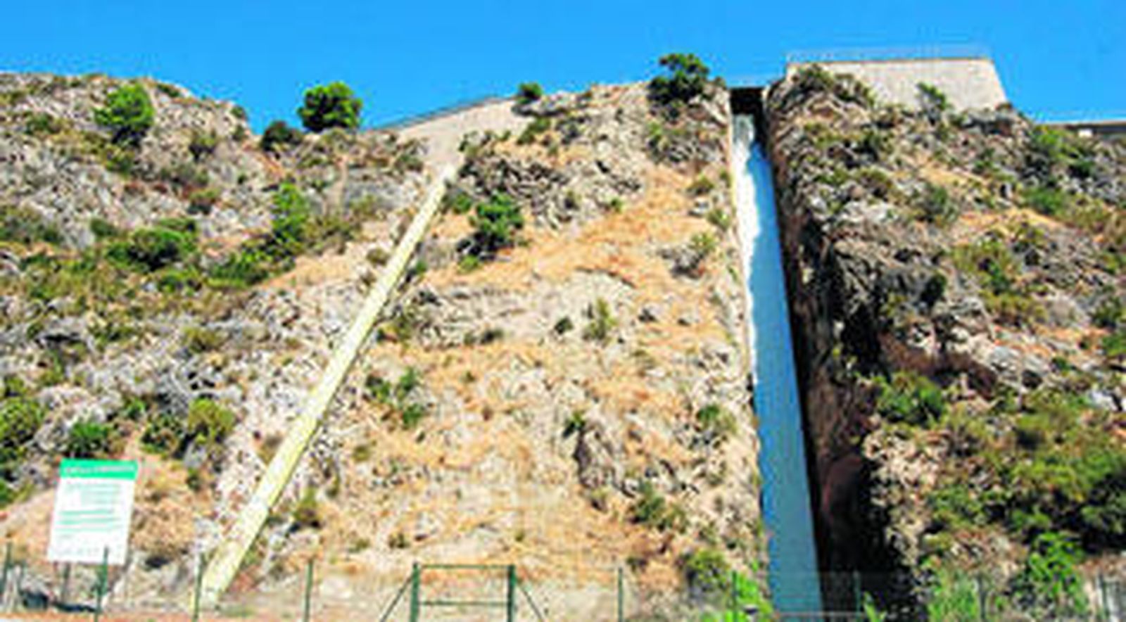 Imagen del salto de agua, que expulsa unos 2.000 litros por segundo.