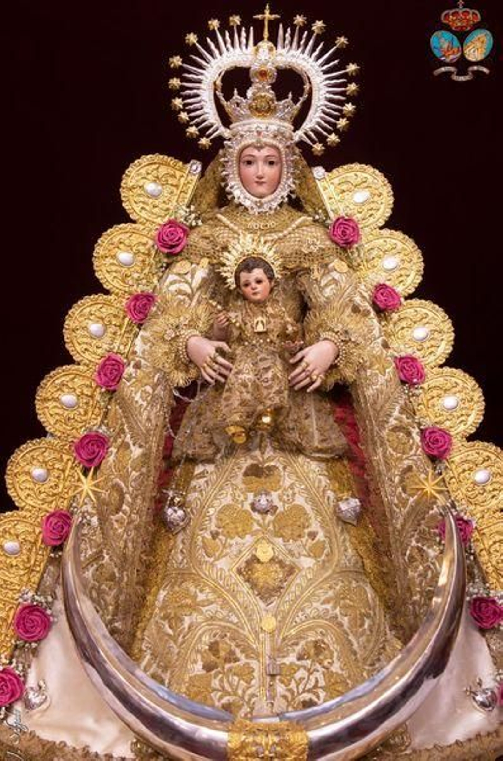 Imagen de la Virgen del Rocío de la filial gaditana. Imagen de la Virgen del Rocío de la filial gaditana.