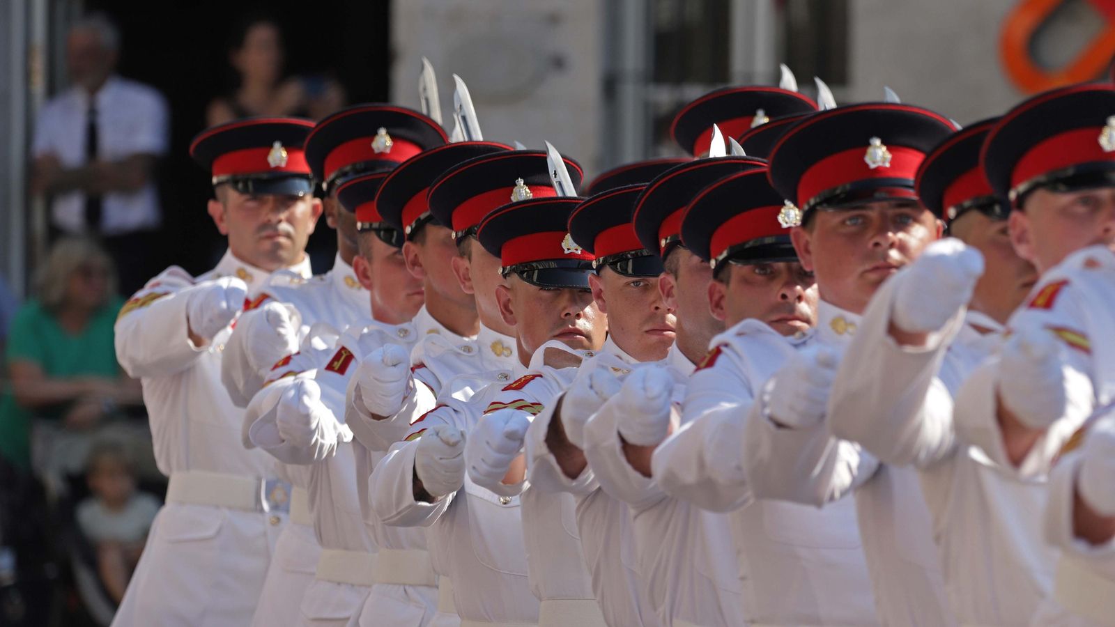 El desfile militar en Casemate con los condes de Wessex