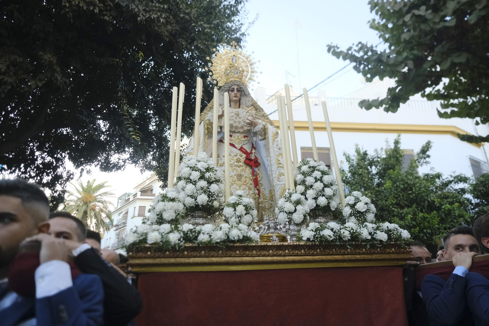 El traslado de la Virgen de la Merced de Córdoba tras su restauración, en imágenes