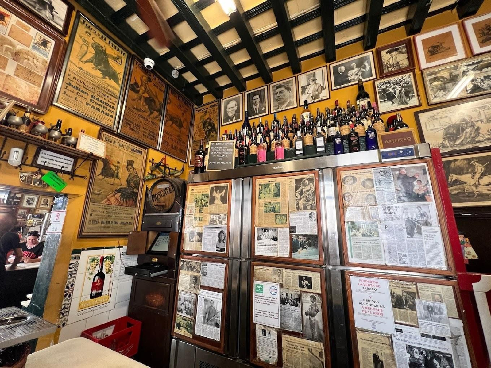 Interior de la Taberna Casa Manteca