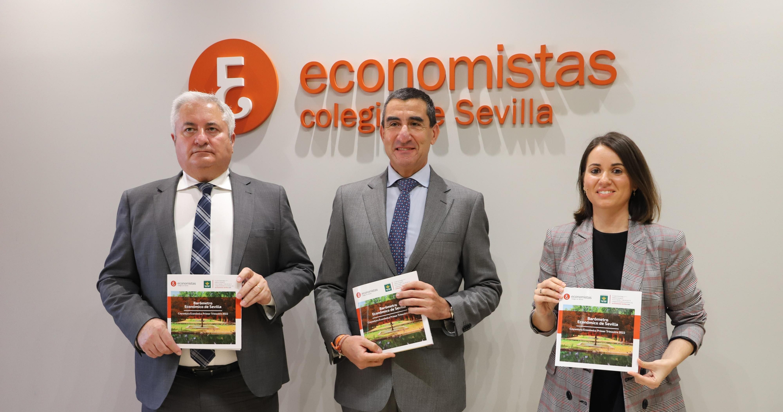 Eduardo Rodríguez Mejías, Francisco J. Tato Jiménez y María del Carmen Delgado López en la presentación del Barómetro..