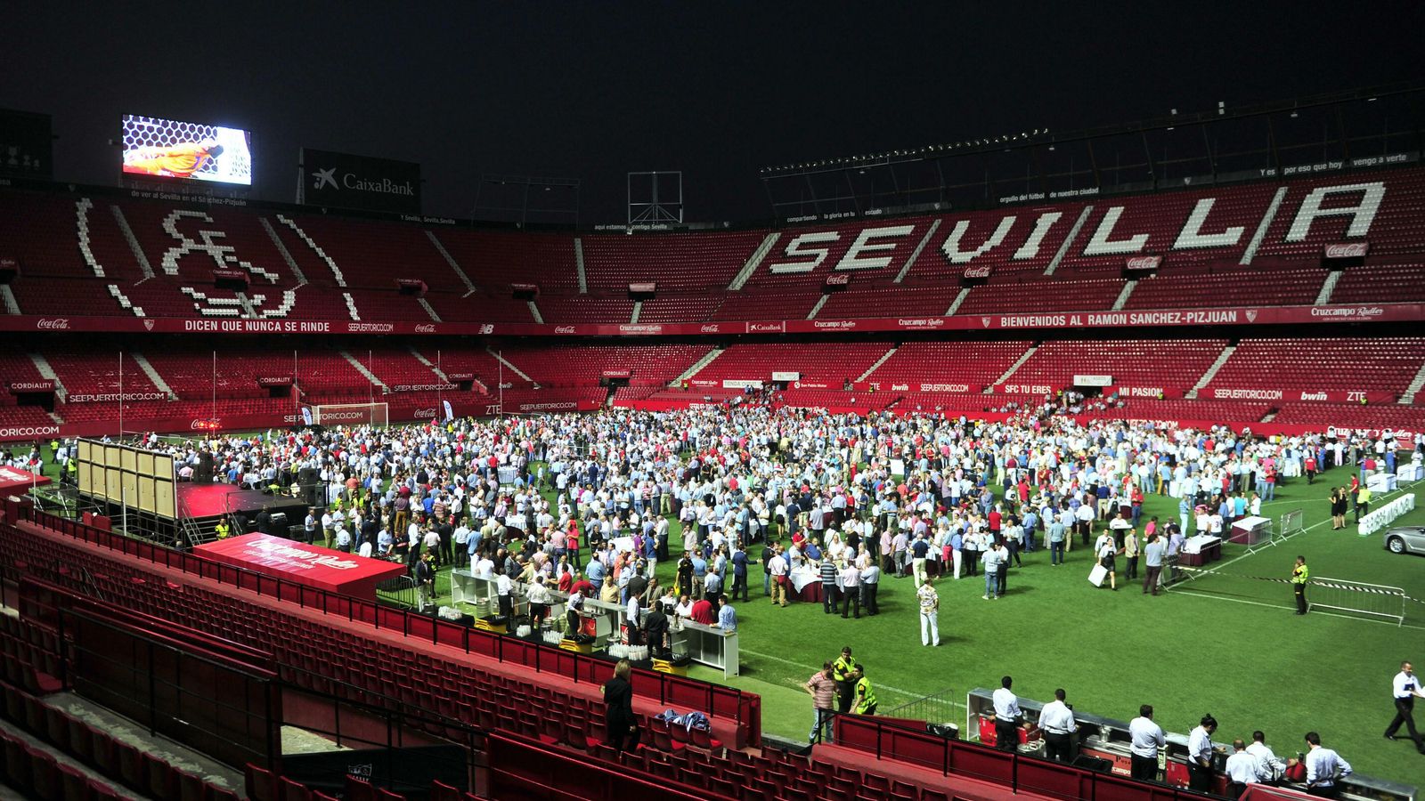 El estadio, durante el penúltimo acto Fieles de Nervión