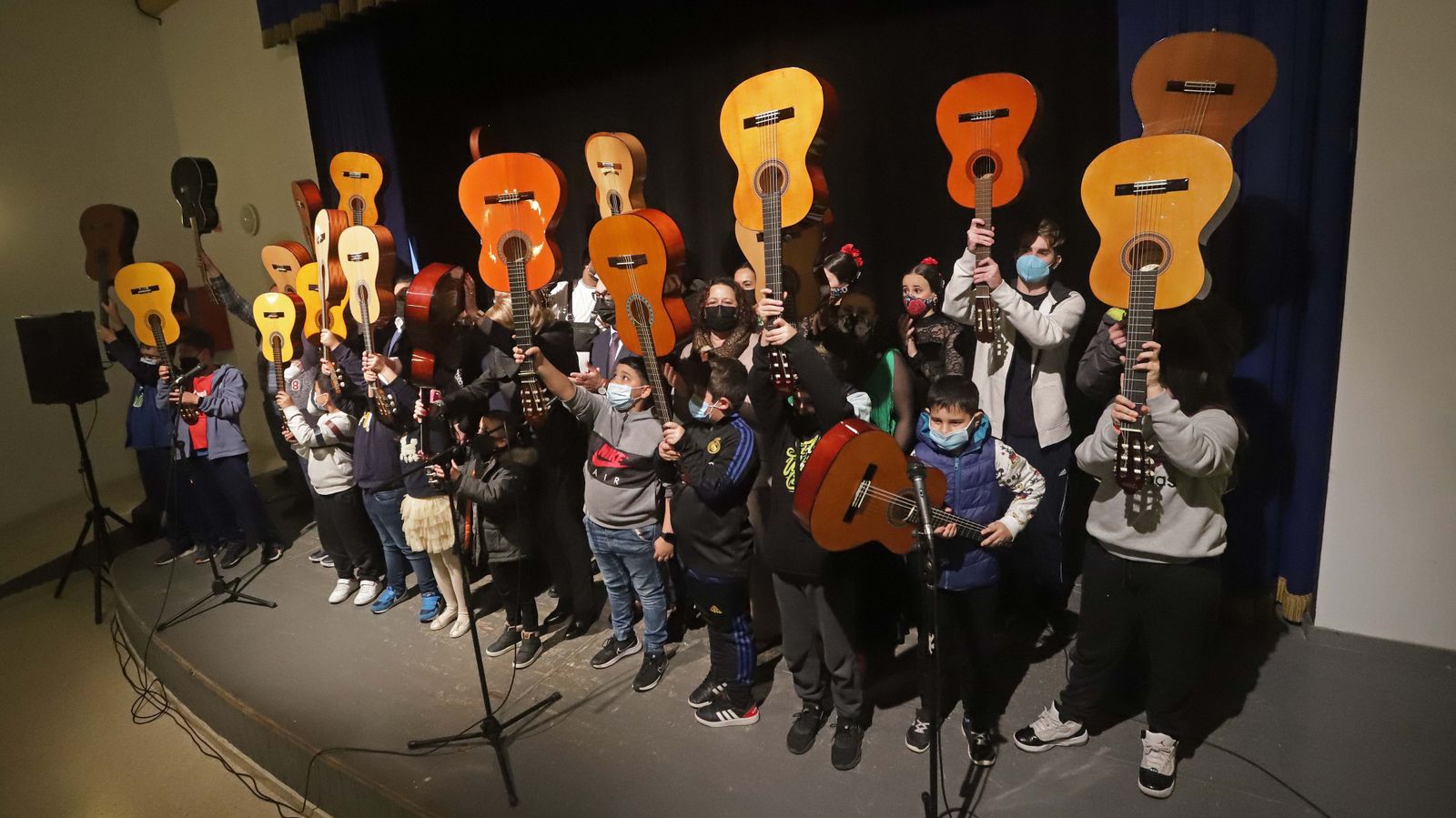 Fotos del acto 'Guitarras al cielo por Paco' en Algeciras