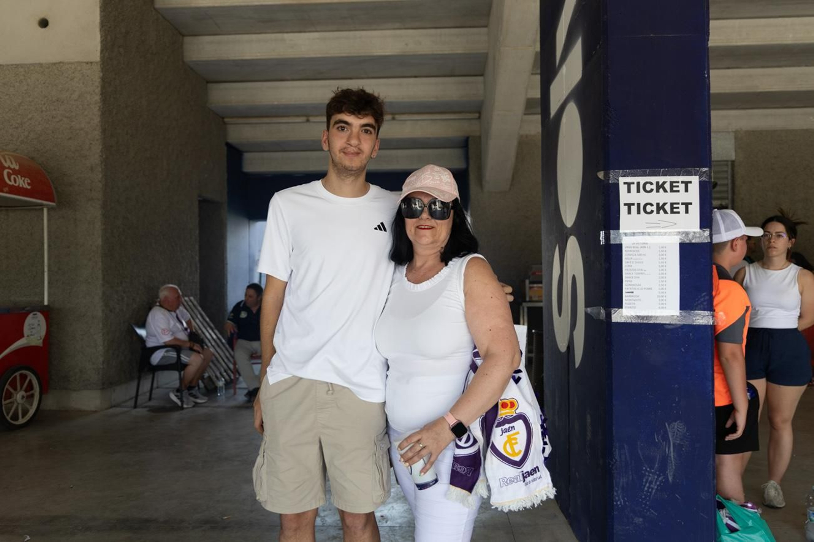 El épico recibimiento de la afición lagarta al Real Jaén, en imágenes