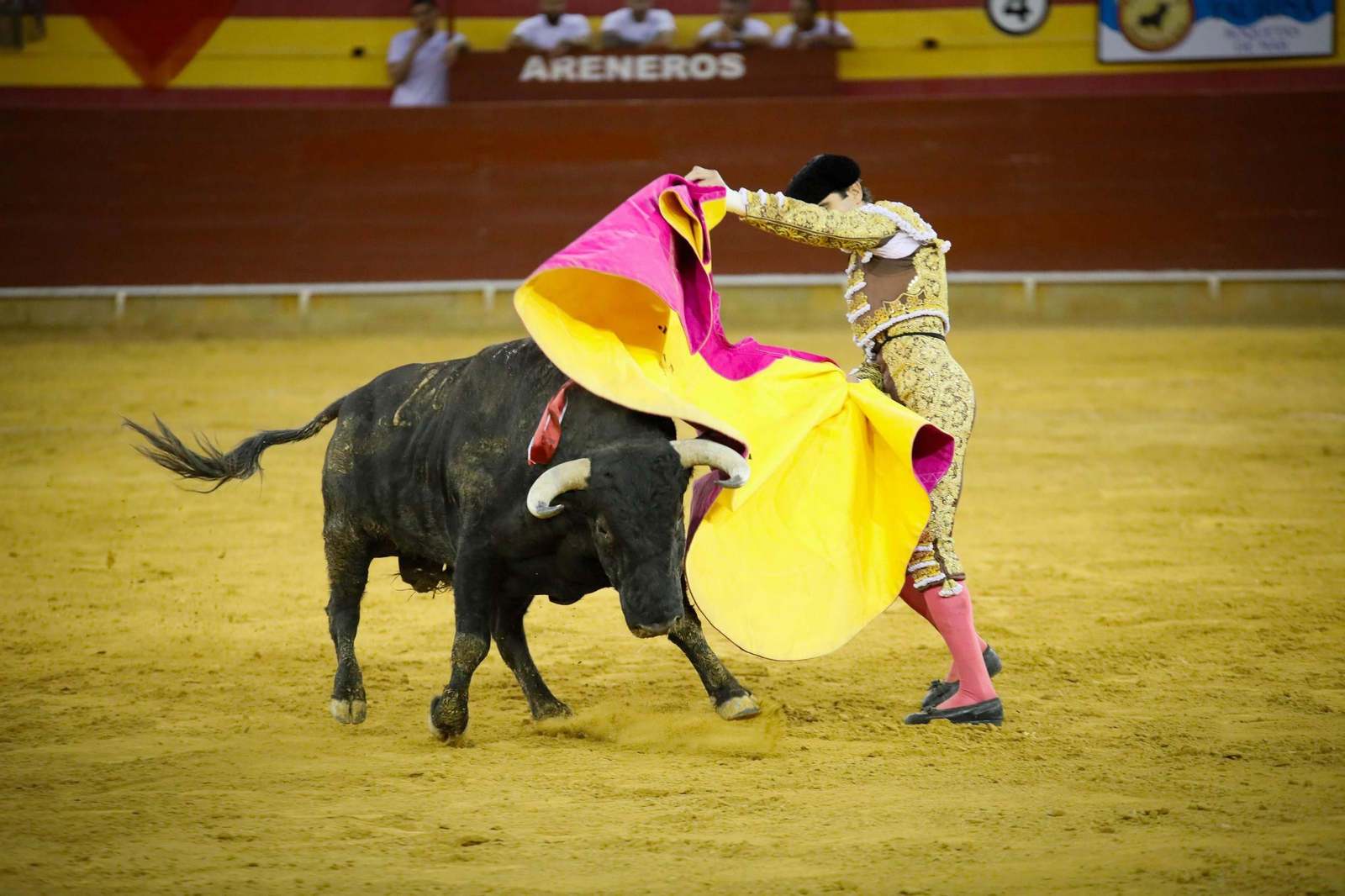 Imágenes de la corrida de toros en Roquetas de Mar