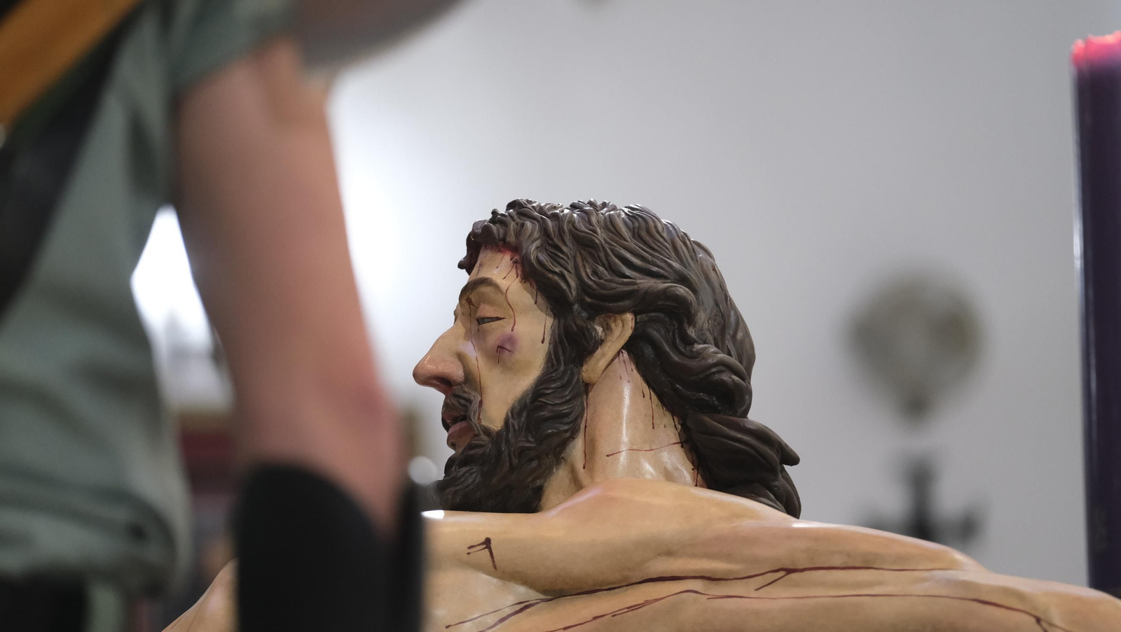 La Legión custodia el Cristo de la Buena Muerte en la Semana Santa de El Parador 2025