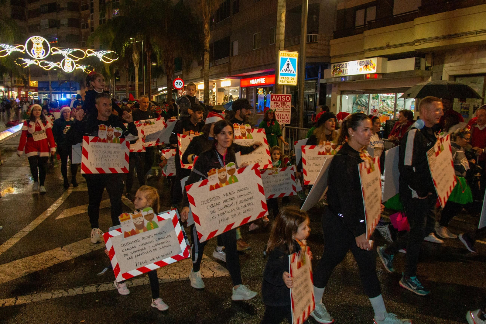 Ni la lluvia puede con la San Silvestre de Motril