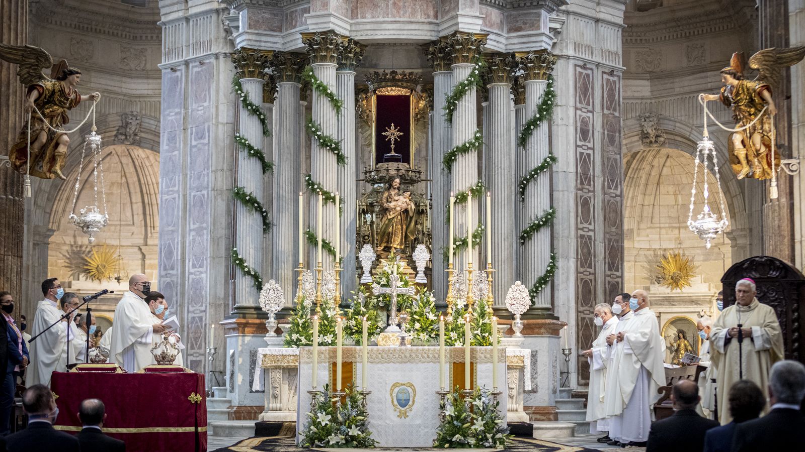 Coronación de la imagen de San José y el Niño Jesús