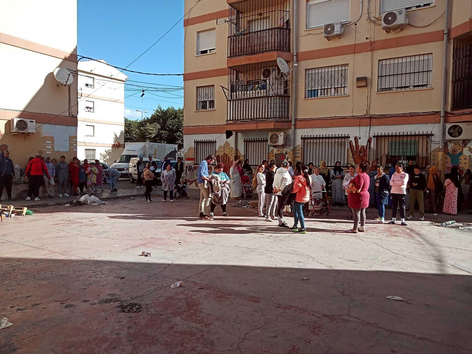 Vecinos de El Puche y colectivos salieron a la calle en apoyo de la familia