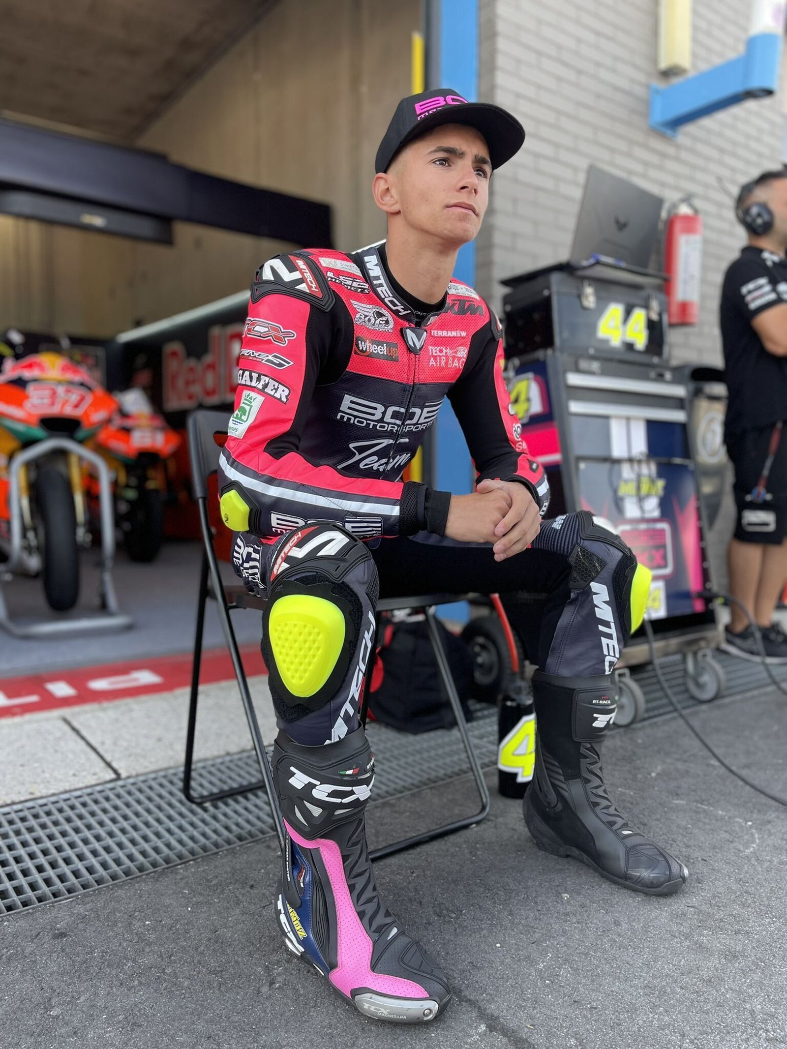 David Muñoz, atento durante los entrenamientos en Assen.