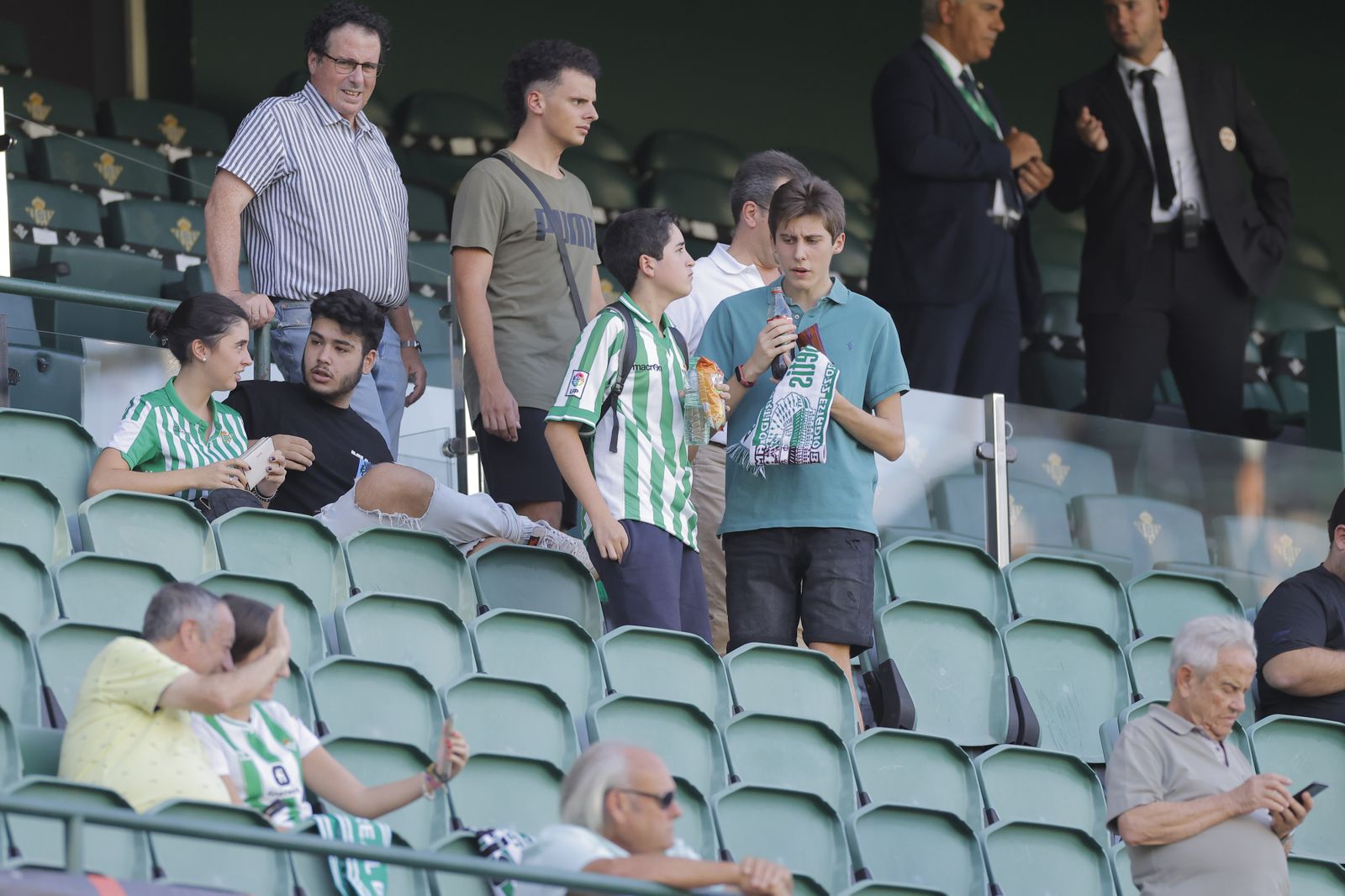 Búscate en la fotos del Betis-Sparta